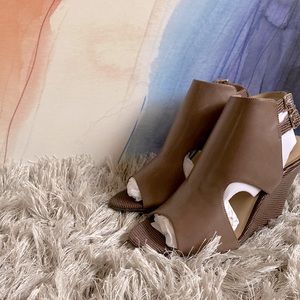 Ann Taylor Maura Peep Toe Wedge